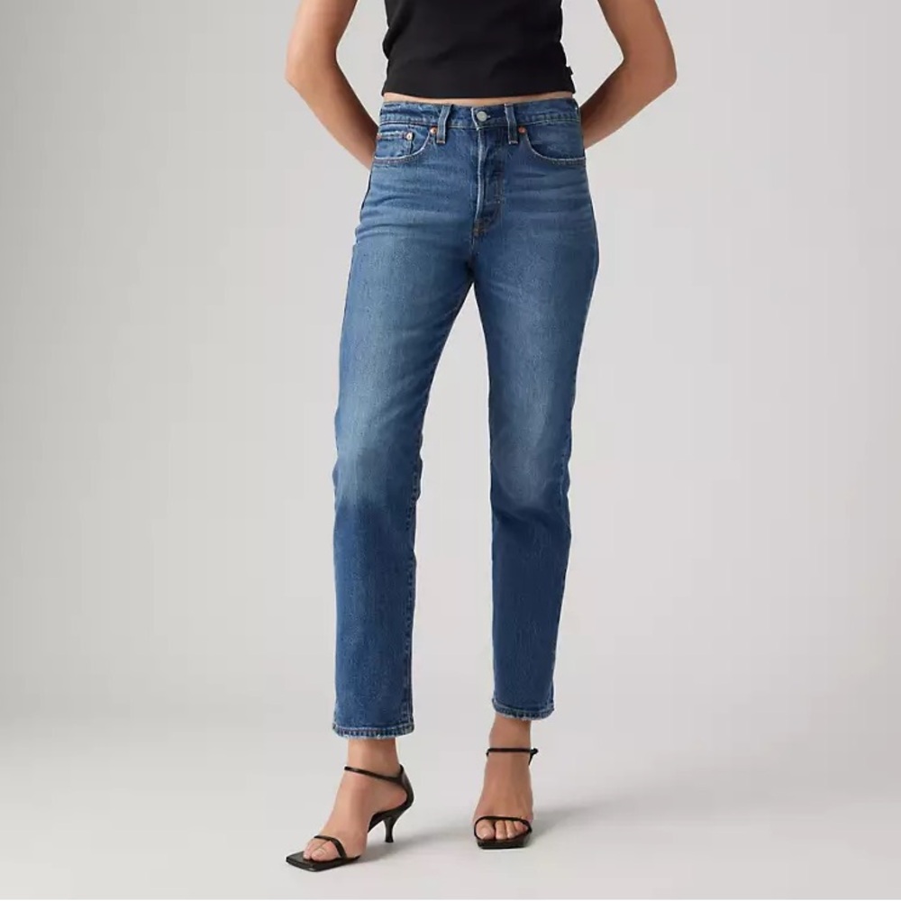 Almost new Levi's Wedgie Straight size 27